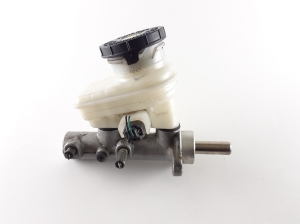 Isuzu D-Max (2002–2012) Brake master cylinder - 2