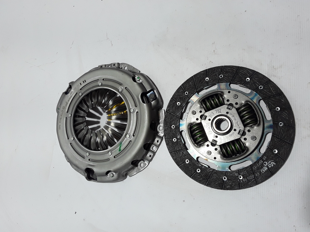 Used RENAULT Trafic Clutch and its parts 7711134977
