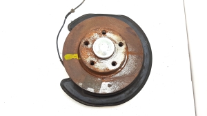 Rear wheel hub