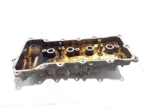  Valve cover 