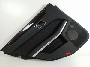 Rear side door panel