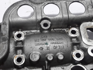  Valve cover 