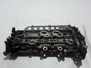  Valve cover 