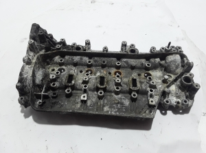  Valve cover 