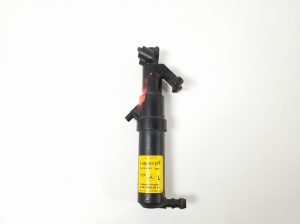   Headlamp spray nozzle 