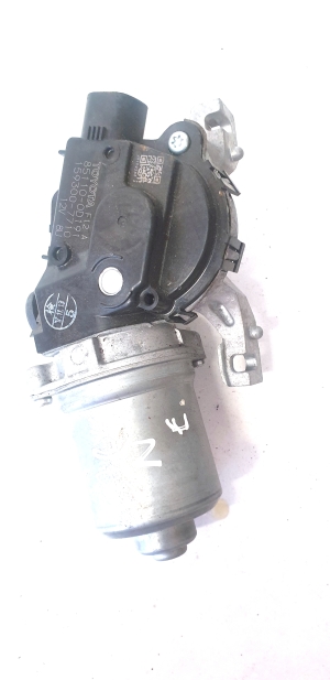 TOYOTA Yaris (2011–2020) Scheibenwischermotor vorne 851100D191