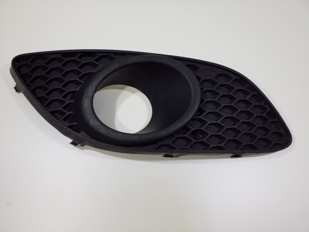 Opel Zafira B (2005–2014) Front bumper lower grille 13247323 Opel Zafira B (2005–2014) Front bumper lower grille 13247323