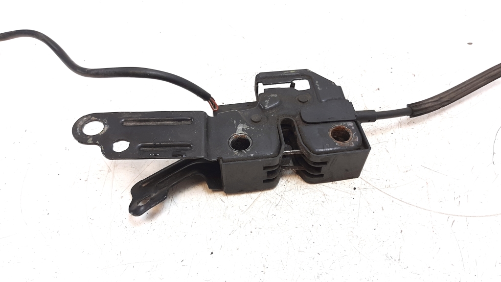 Used Volkswagen Phaeton Engine cover lock