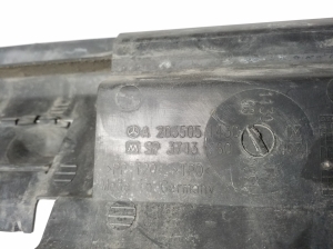 Mercedes Benz C-Class 203 (2000–2007) Luftleitblech für den Kühler A2035051430 - 3