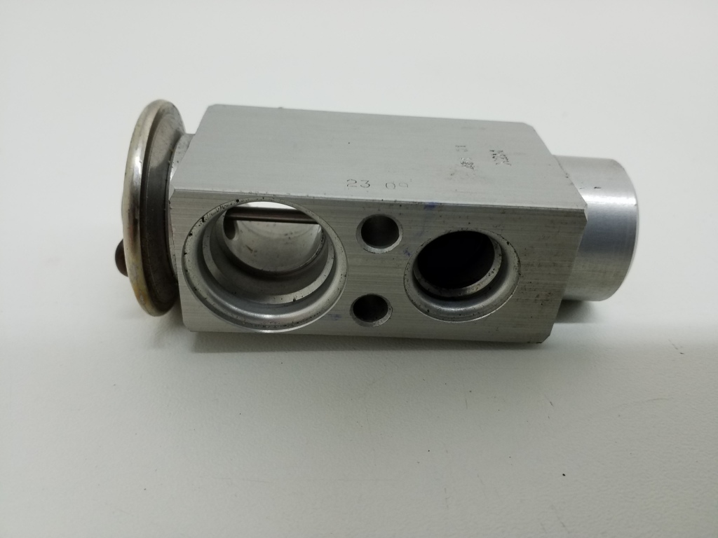 Used Mercedes Benz C-Class Valve other A2308300184