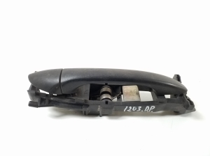 Mercedes Benz C-Class 203 (2000–2007) Front door external opening handle and its details - 2