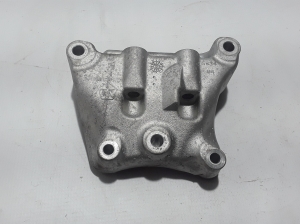   Engine holder 