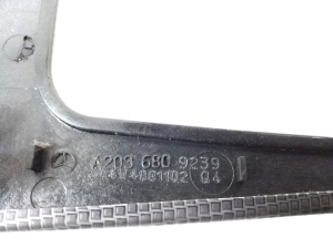 Mercedes Benz C-Class 203 (2000–2007) Salongi konsooli muu osa A2036809239 - 3