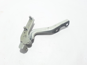  Engine cover hinge 