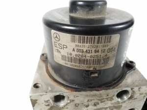 Mercedes Benz C-Class 203 (2000–2007) ABS Steuergerät A2095450232 - 3