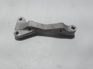  Front axle bracket 