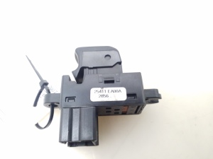 NISSAN Navara (2005–2015) Schalter el. Fensterheber hinten - 3