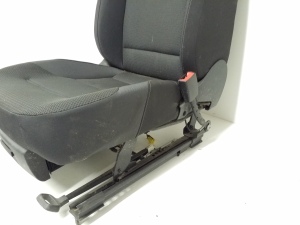 Volkswagen Golf VII (2012–2026) Vordersitz und seine Teile - 3