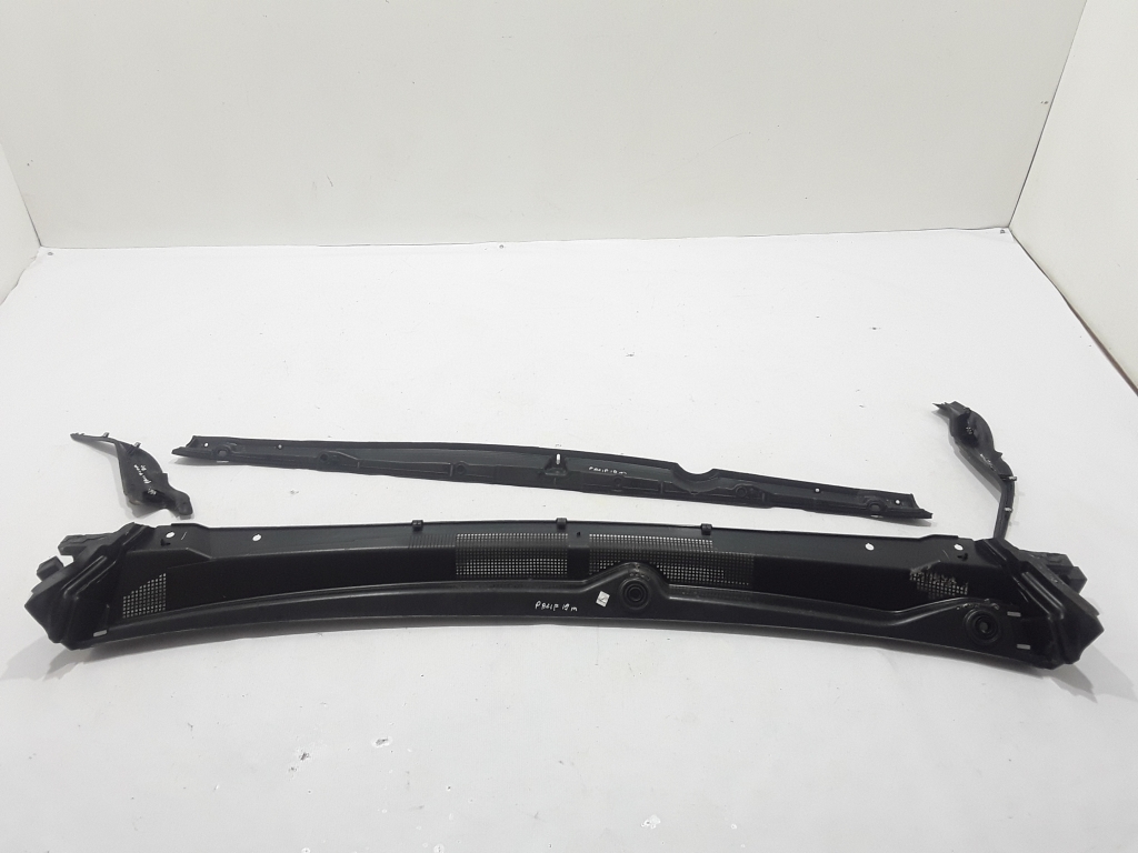 Used Chrysler Pacifica Windshield wiper mechanism trim to the glass