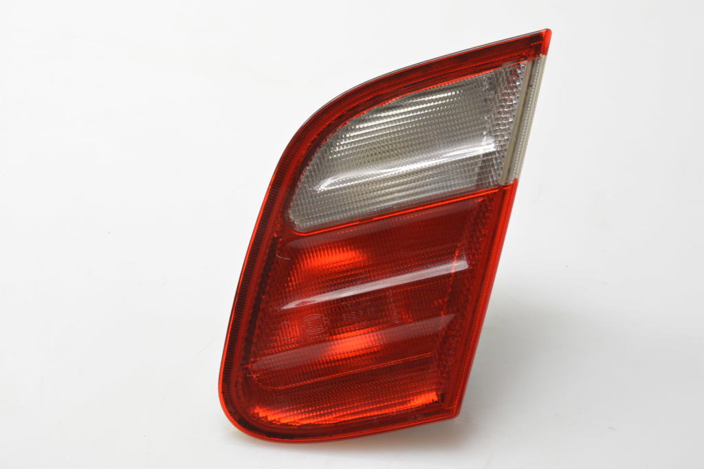 Задна светлина на дясна врата на багажника