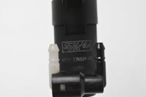 Ford Focus (2011–2018) Front windshield washer pump 1S7117K624FE - 4
