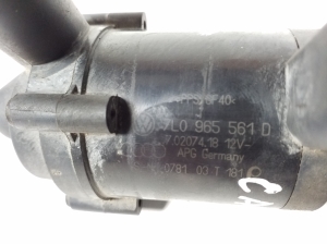 Porsche Cayenne (2002–2010) Auxiliary water pump 7L0965561D - 2