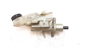  Master cylinder 