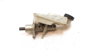  Master cylinder 