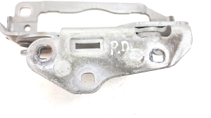  Engine cover hinge 