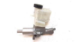  Master cylinder 