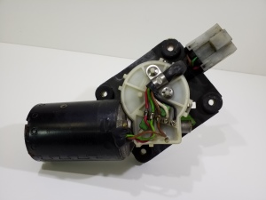 NISSAN Terrano R20 (1996–2007) Sonstiges Teil des Scheibenwischermechanismus vorne 9390332388 - 2