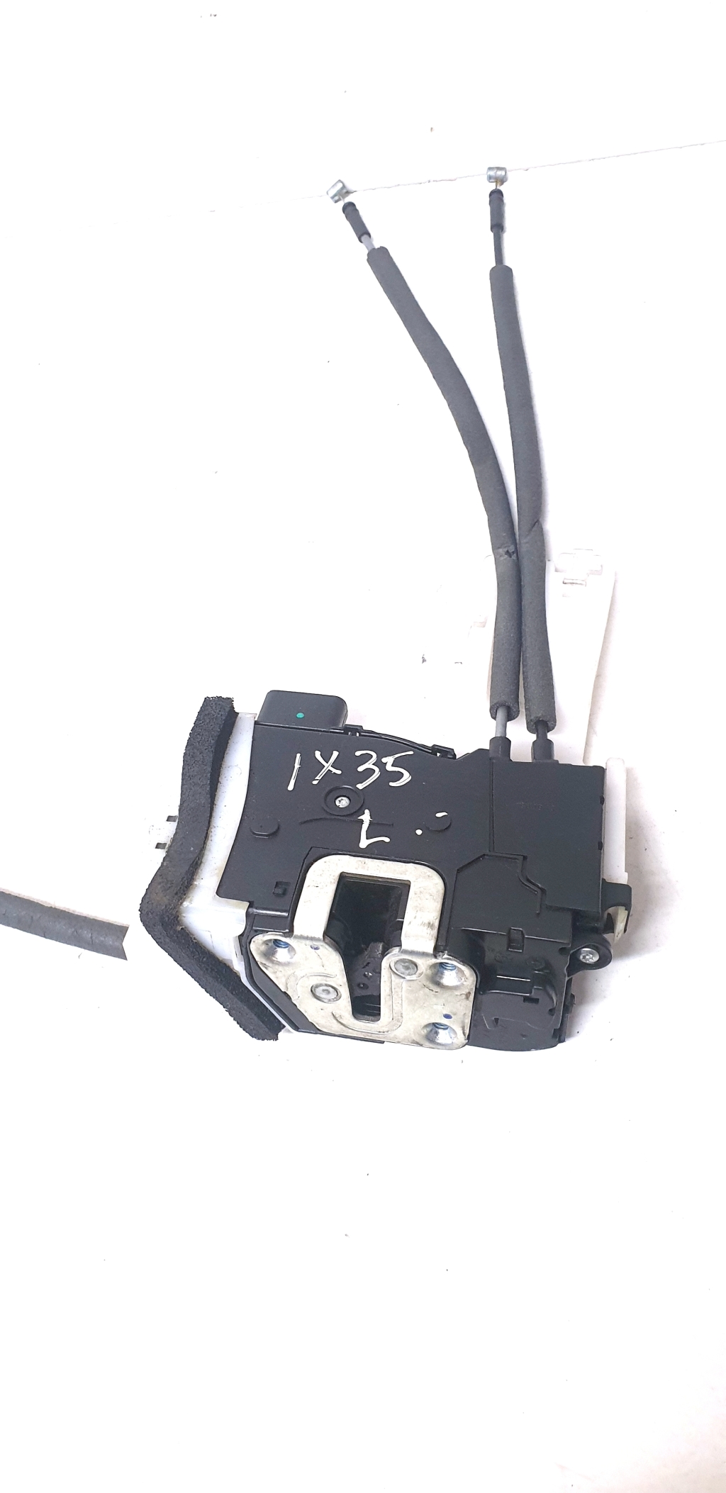 Hyundai ix35 (2009–2015) Front door lock 813102Y000 Hyundai ix35 (2009–2015) Front door lock 813102Y000