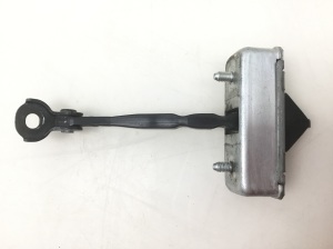 Rear side door opening limiter - GS1D72270B