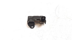   Engine cover lock 