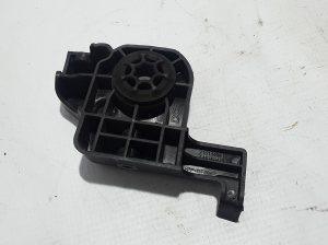 Radiator bracket