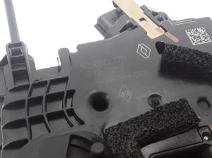 RENAULT Twingo III (2014–2026) Rear side door lock 825022177R - 2