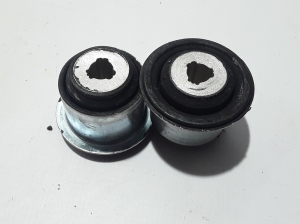 RENAULT Kangoo (1997–2009) Querlenkerbuchse vorne 8200651161