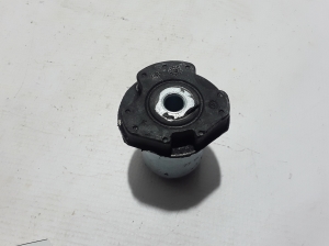 RENAULT Clio II (1998–2005) Hinterachshalterung 8200042594 - 2