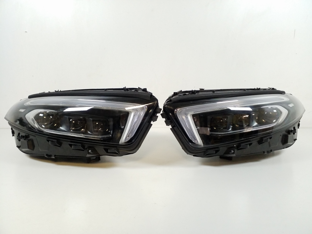 Used Mercedes Benz A-Class Headlamp and its components