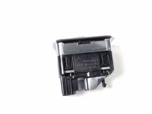Mercedes Benz E-Class W207 (2009–2017) Pagasiruumi avamise lüliti A2079057901 - 3