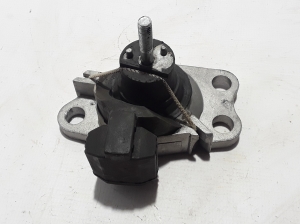 Engine mount - 8200253037