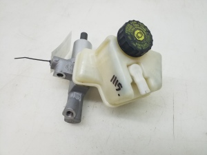  Master cylinder 