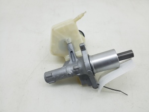  Master cylinder 