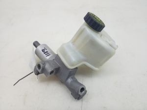  Master cylinder 