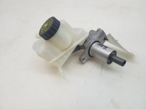  Master cylinder 