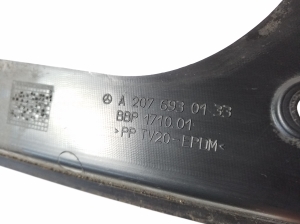 Mercedes Benz E-Class W207 (2009–2017) Pakiruumi sisemuse muu osa A2076930133 - 3