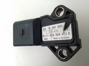 Volkswagen Passat B6 (2005–2010) Sensor Ladeluftkühler 038906051C