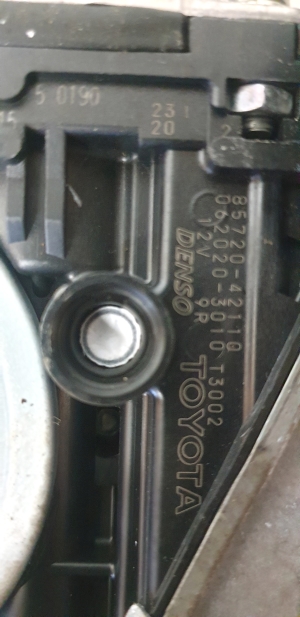 Priekšējo durvju logu pacēlāja motoriņš - 8572042110