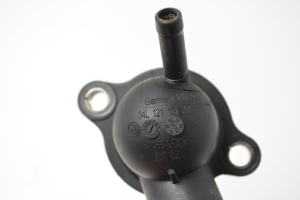 Volkswagen Golf VII (2012–2026) Cita termostata detaļa 04L121131AA - 3