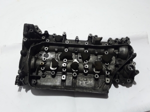  Valve cover 